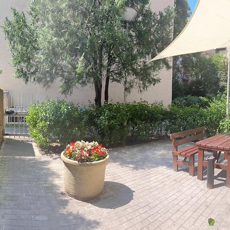 H1 Apartmanok Budapeste Exterior foto