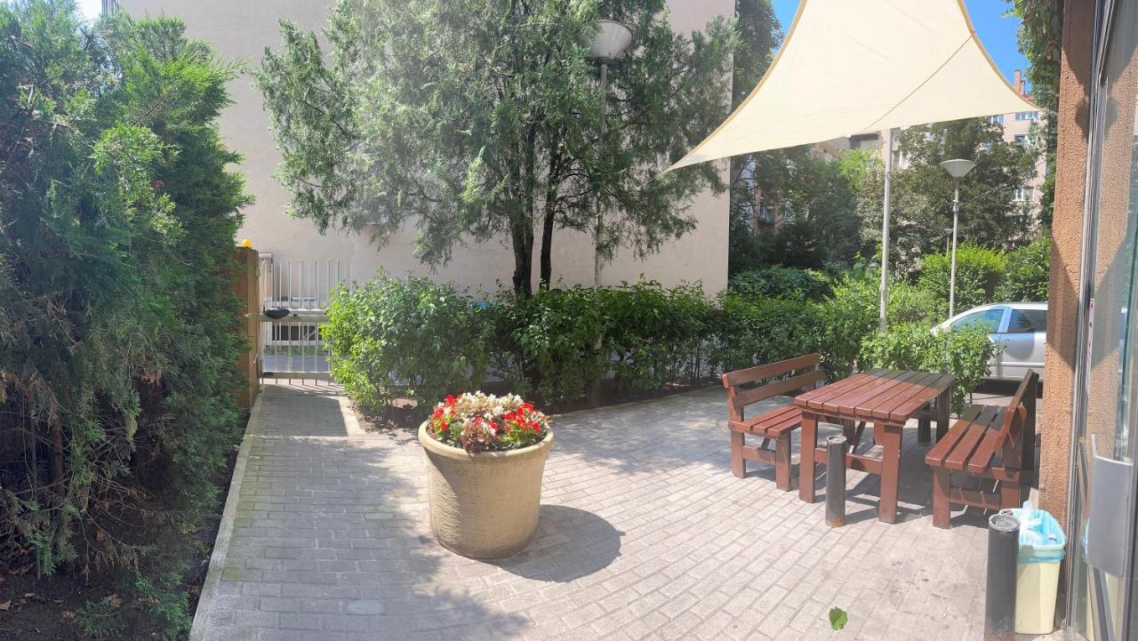 H1 Apartmanok Budapeste Exterior foto
